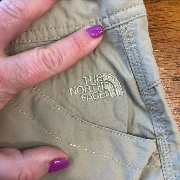 The North Face women’s size 12 long tan nylon shorts - Picture 5 of 9